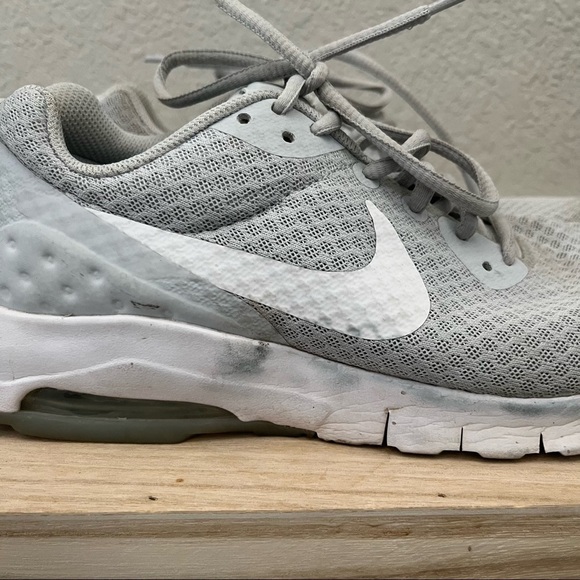 Nike White Gray Air Max Motion Lace Up Sneaker 7 - Picture 5 of 7